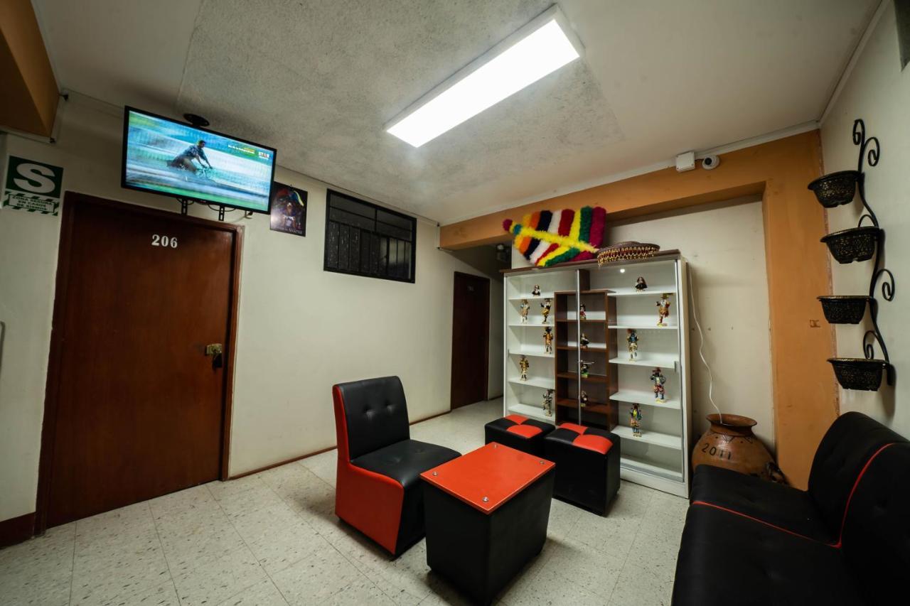 Hotel Hostal Tarapaca Huánuco Zewnętrze zdjęcie